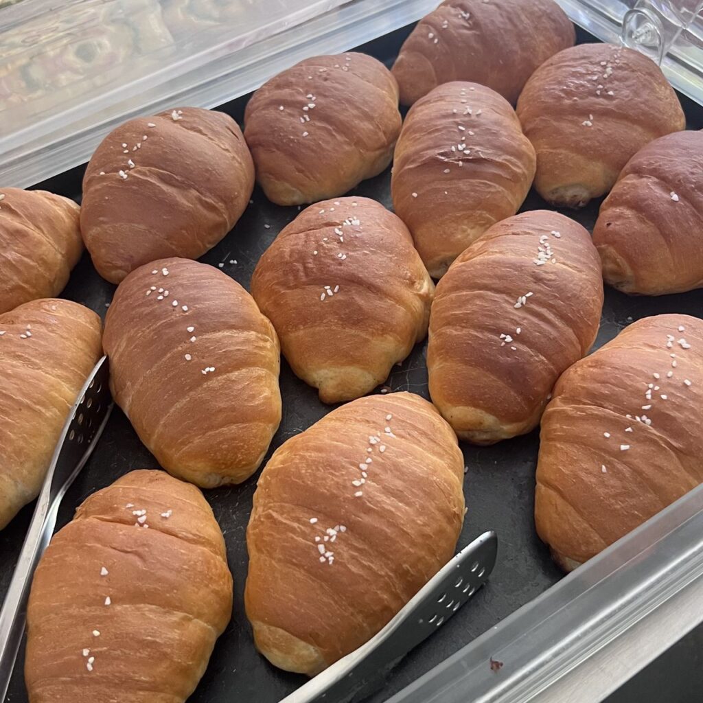 onion salt bread tray